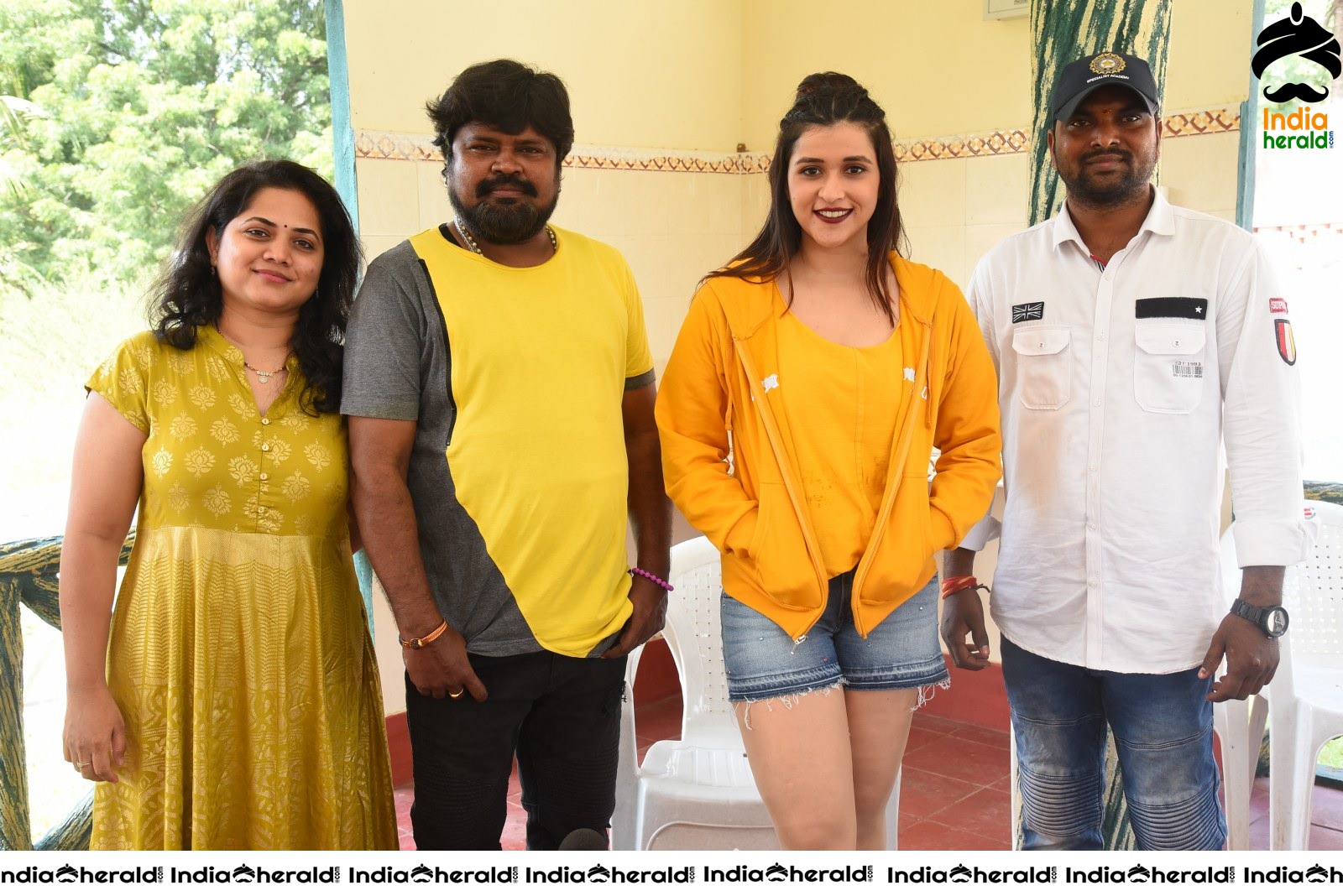 Actors of Hi 5 Movie with Mannara Chopra Set 2