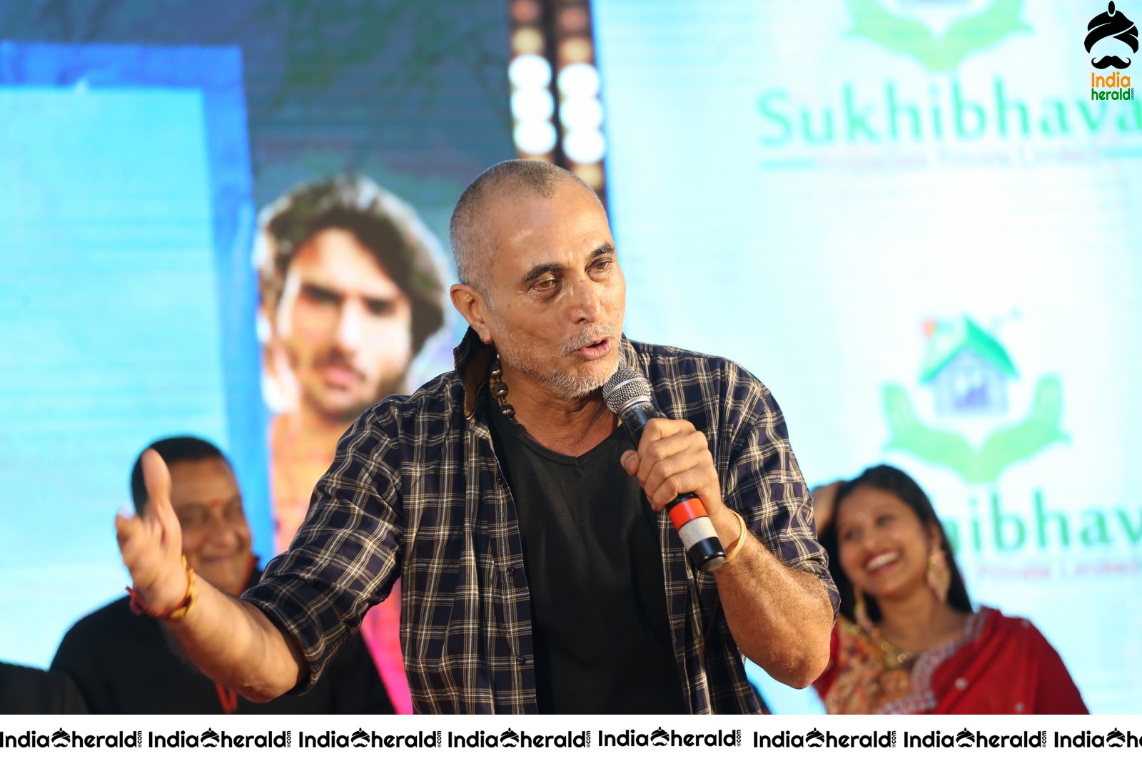 Actors Speak about their Experiences working at Ullala Ullala Set 2