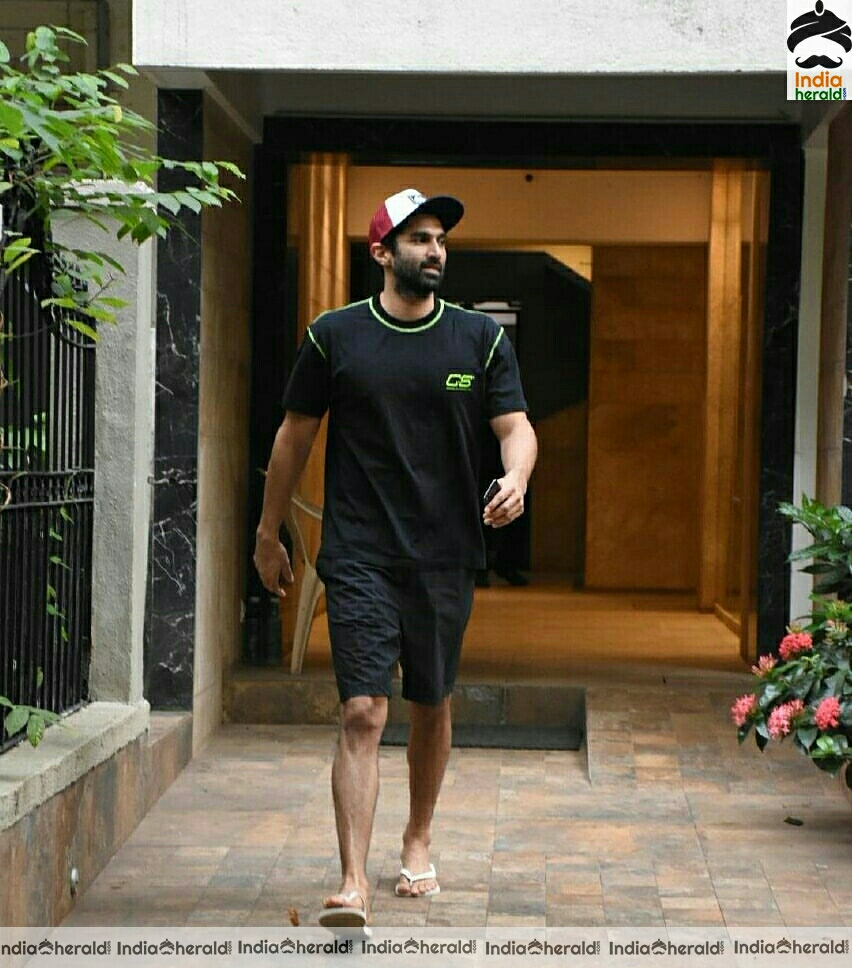 Aditya Roy Kapoor Spotted Outside In Bandra