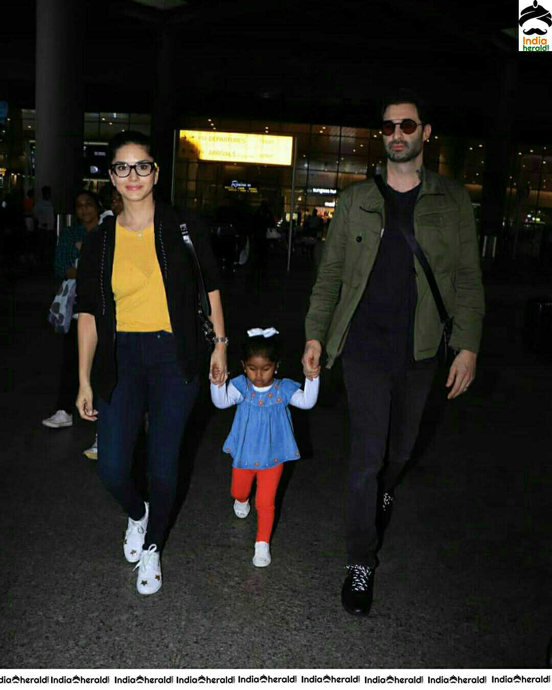Adorable Ceone Family Clicked At Airport