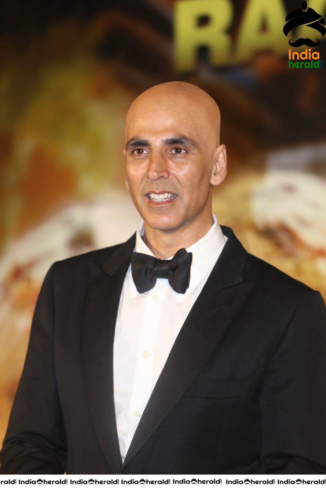 Akshay Kumar seen with Fully Tonsured Head at an event Set 2