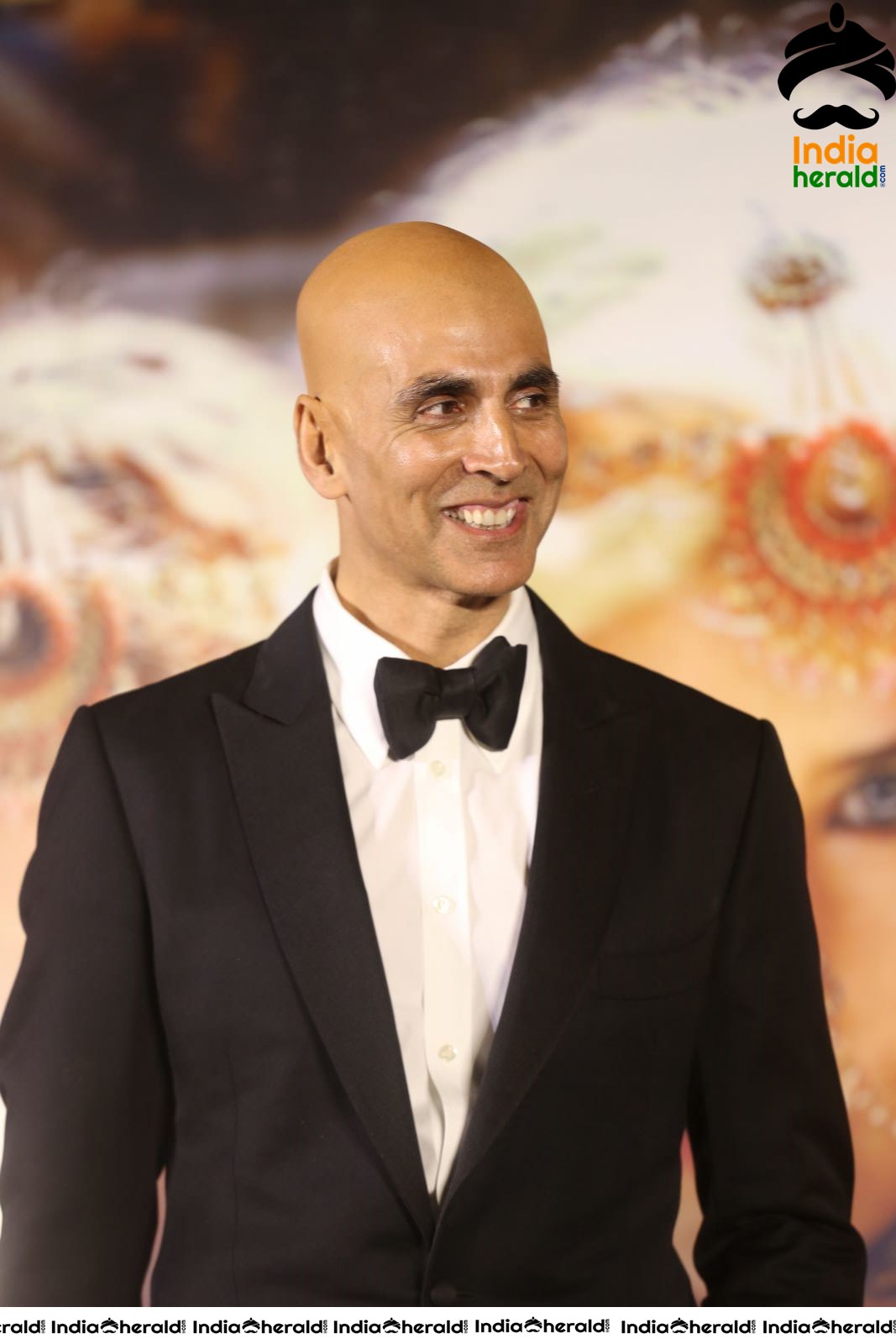 Akshay Kumar seen with Fully Tonsured Head at an event Set 4