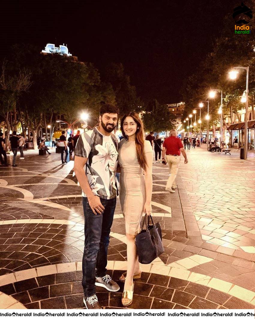 Arya With His Wife Sayyesha On A Romantic Vacation