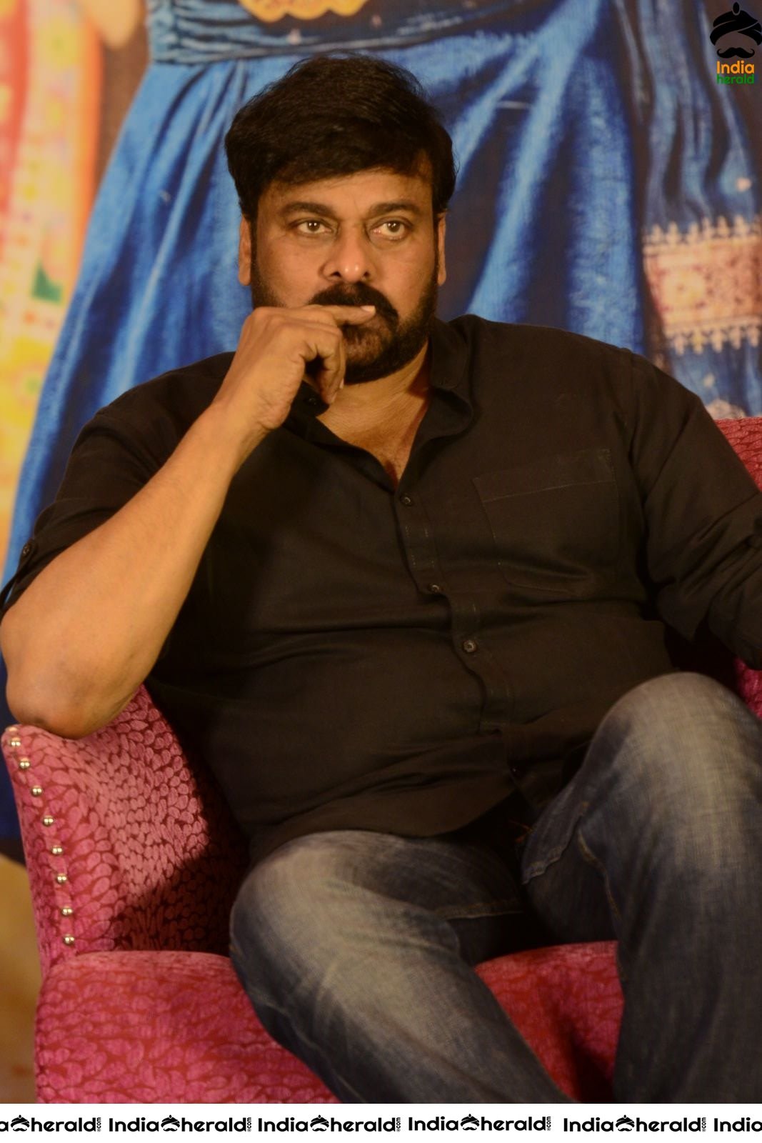Chiranjeevi looking Dashing at Sye Raa Success Meet Set 1