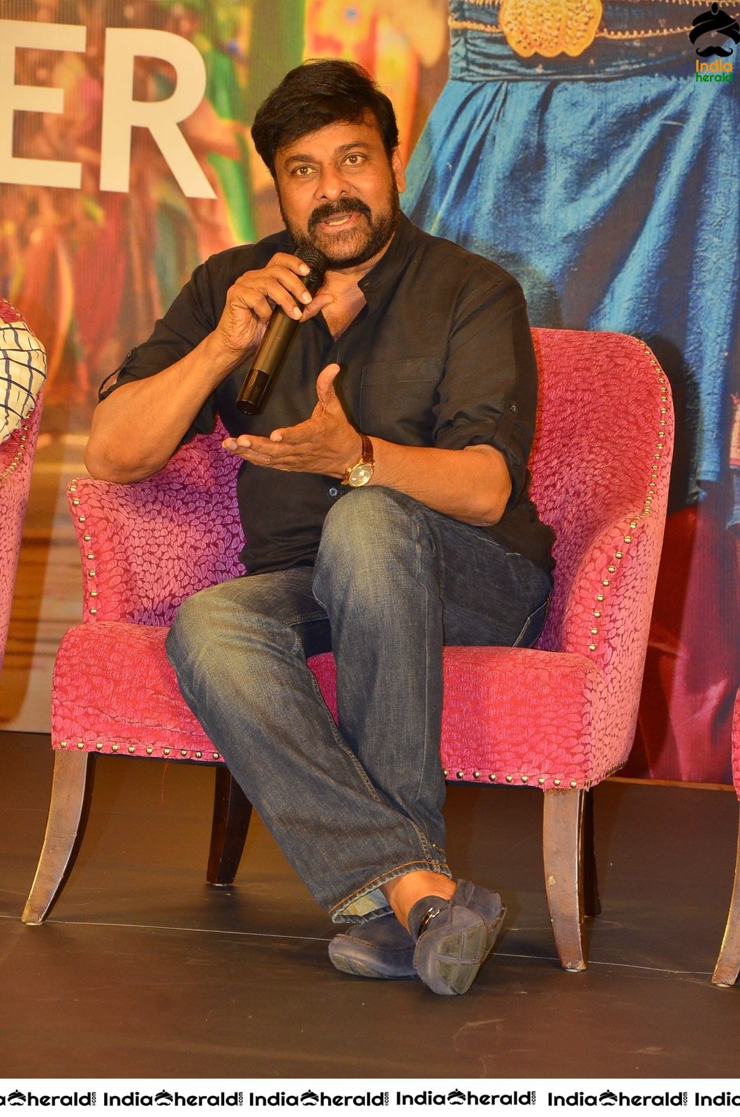 Chiranjeevi looking Dashing at Sye Raa Success Meet Set 4
