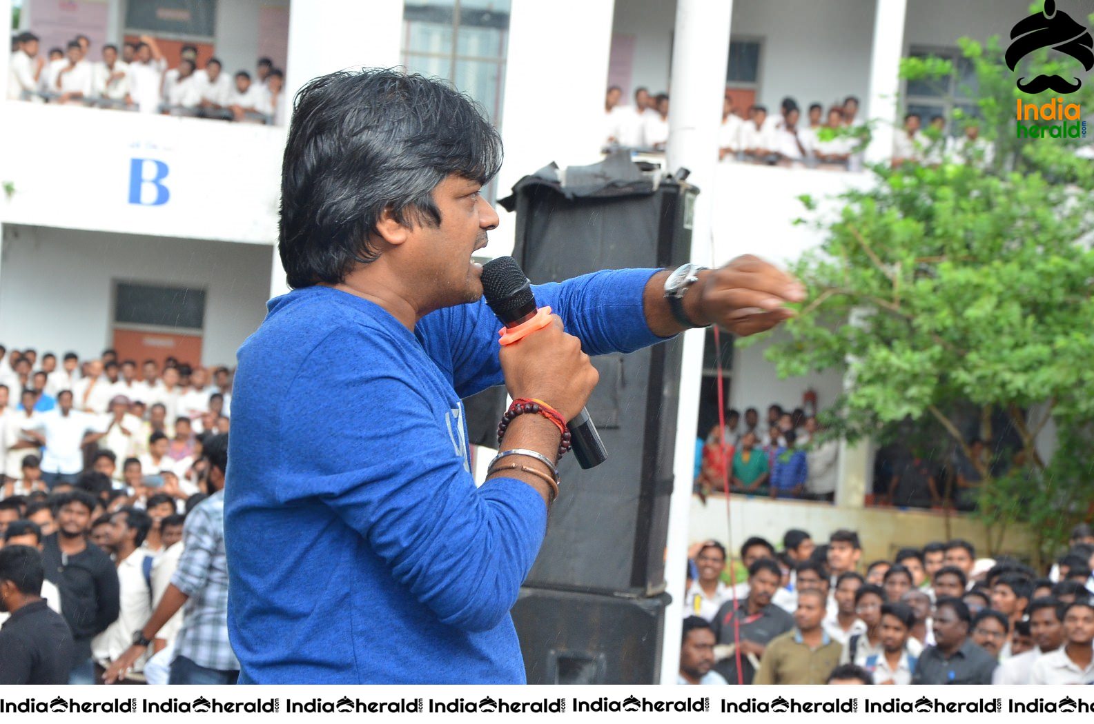 Director Harish Shankar at Vijayawada VVIT College