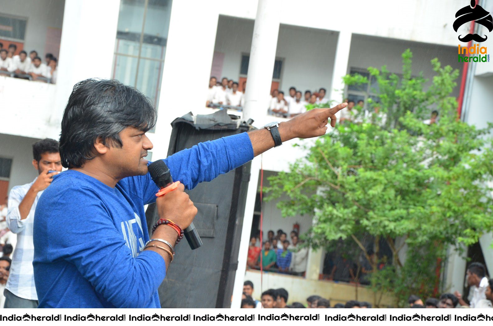 Director Harish Shankar at Vijayawada VVIT College