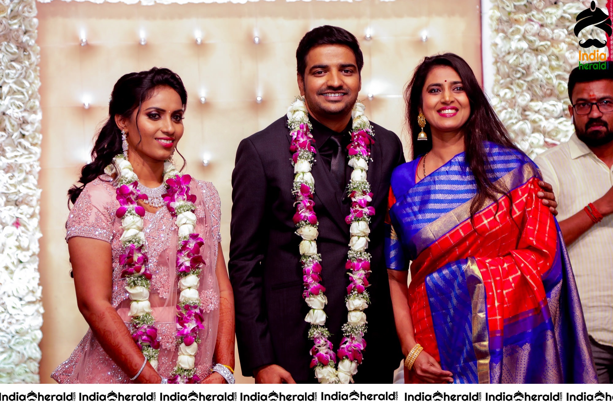 Famous Comedy Actor Sathish and Sindhu Wedding Stills Set 6