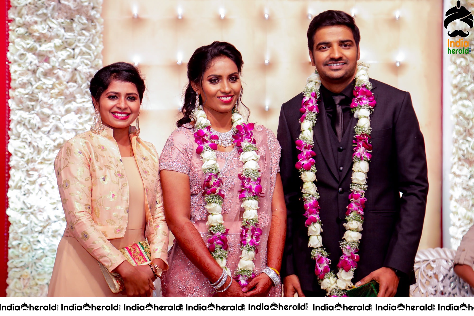 Famous Comedy Actor Sathish and Sindhu Wedding Stills Set 6