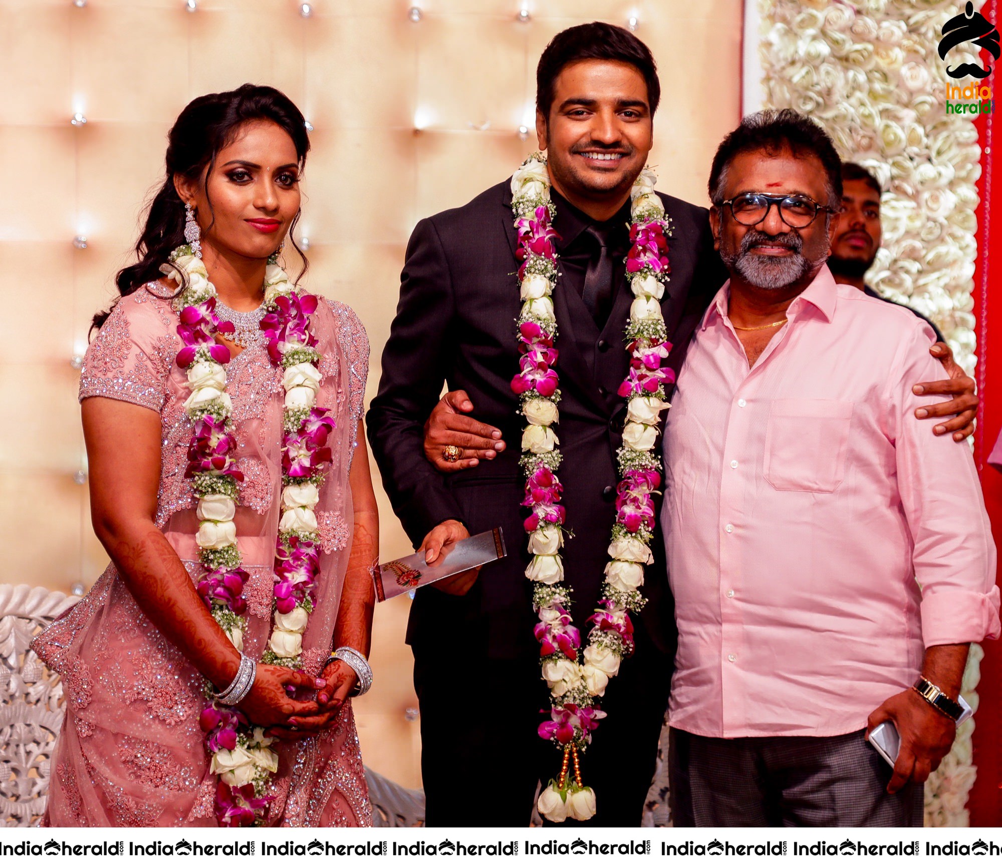 Famous Comedy Actor Sathish and Sindhu Wedding Stills Set 6