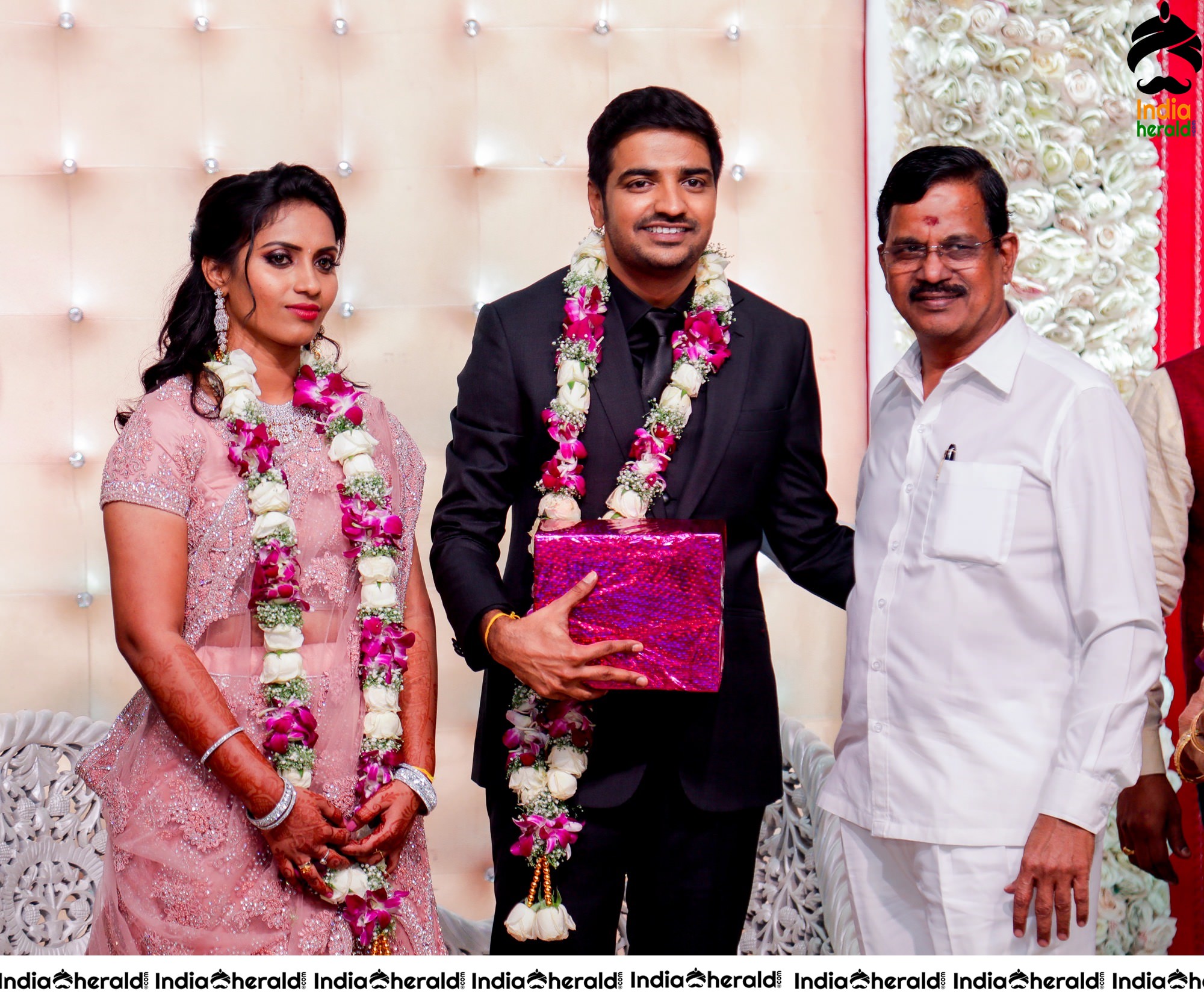 Famous Comedy Actor Sathish and Sindhu Wedding Stills Set 7