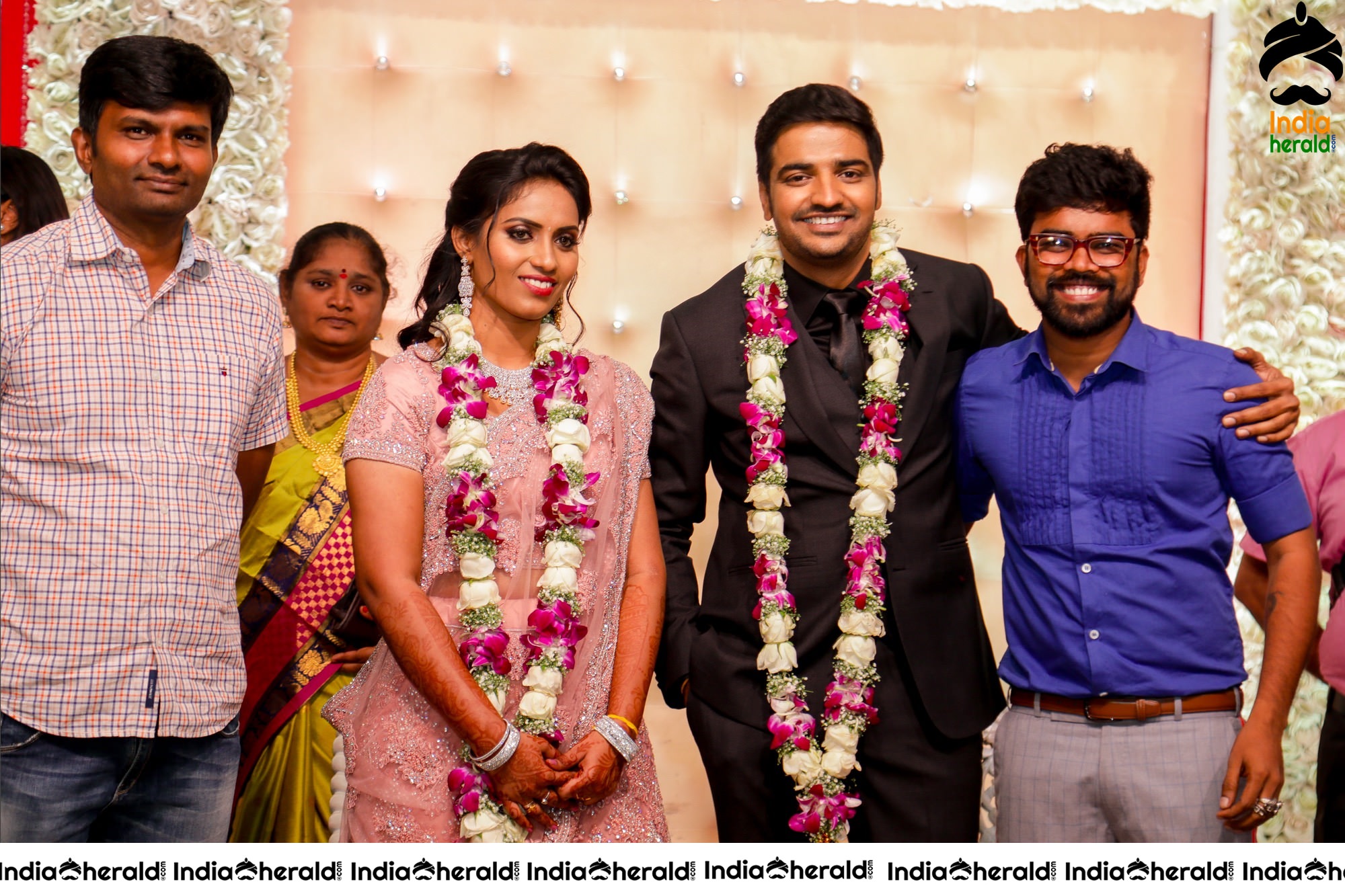 Famous Comedy Actor Sathish and Sindhu Wedding Stills Set 7