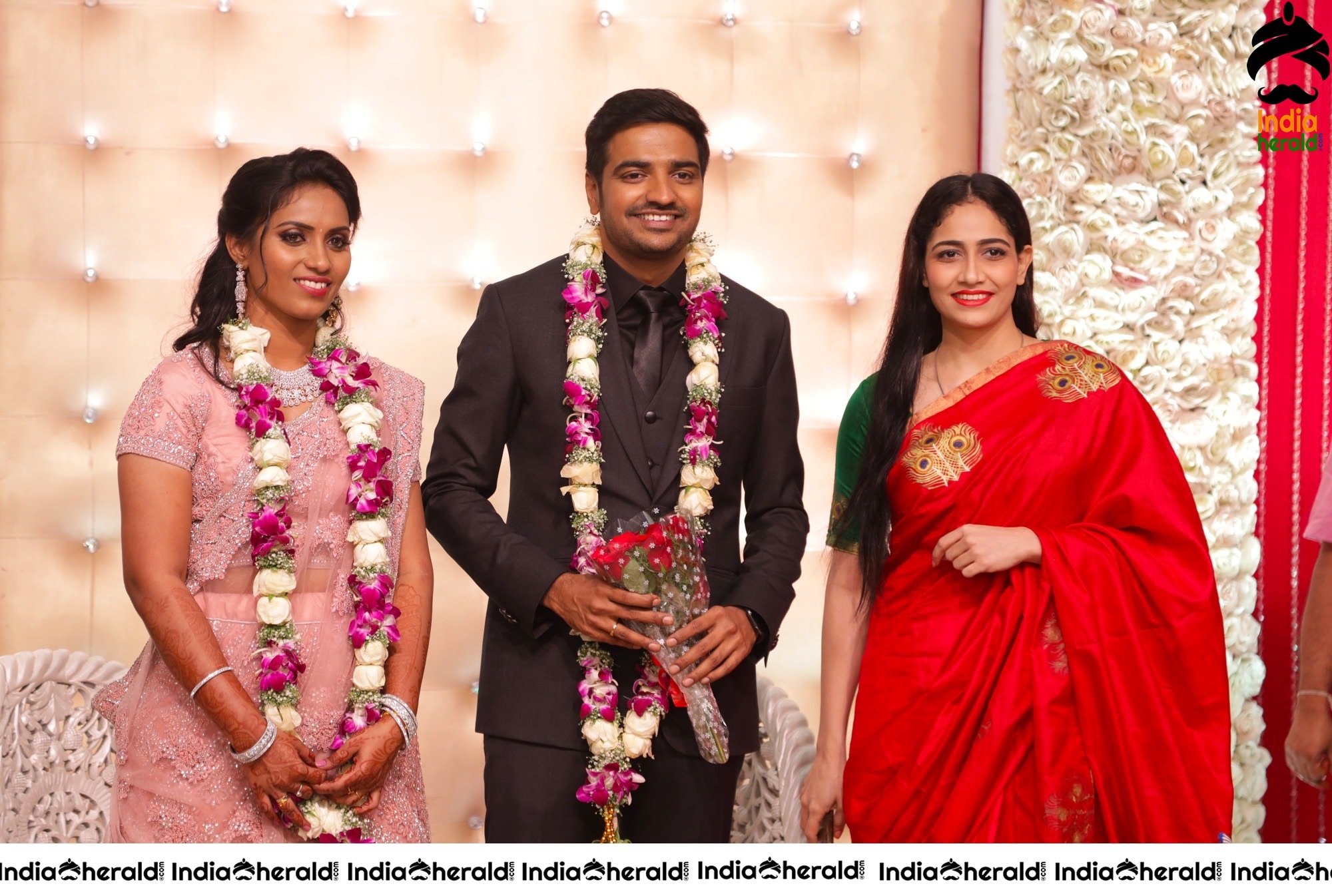 Famous Comedy Actor Sathish and Sindhu Wedding Stills Set 9