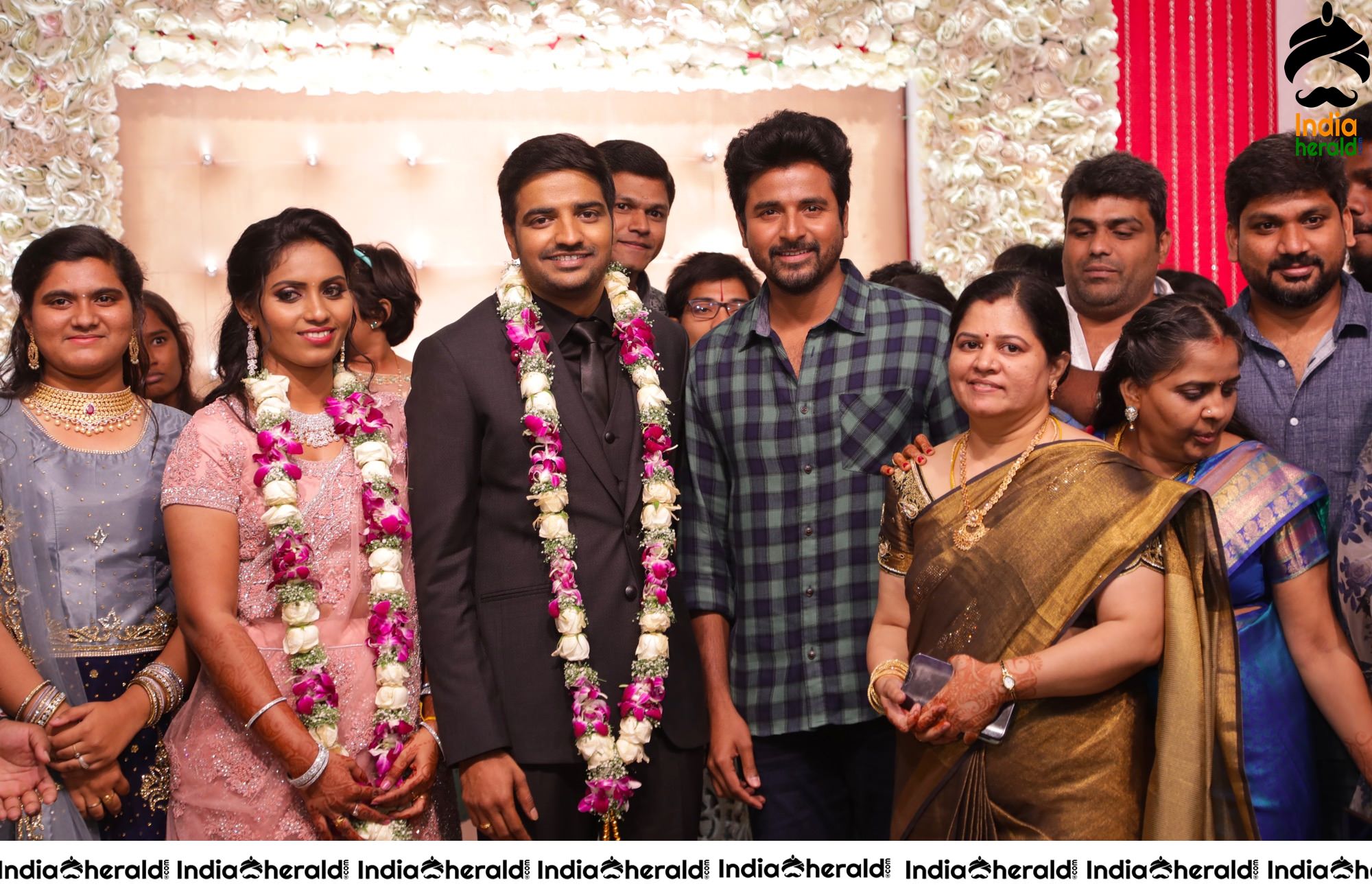 Famous Comedy Actor Sathish and Sindhu Wedding Stills Set 9