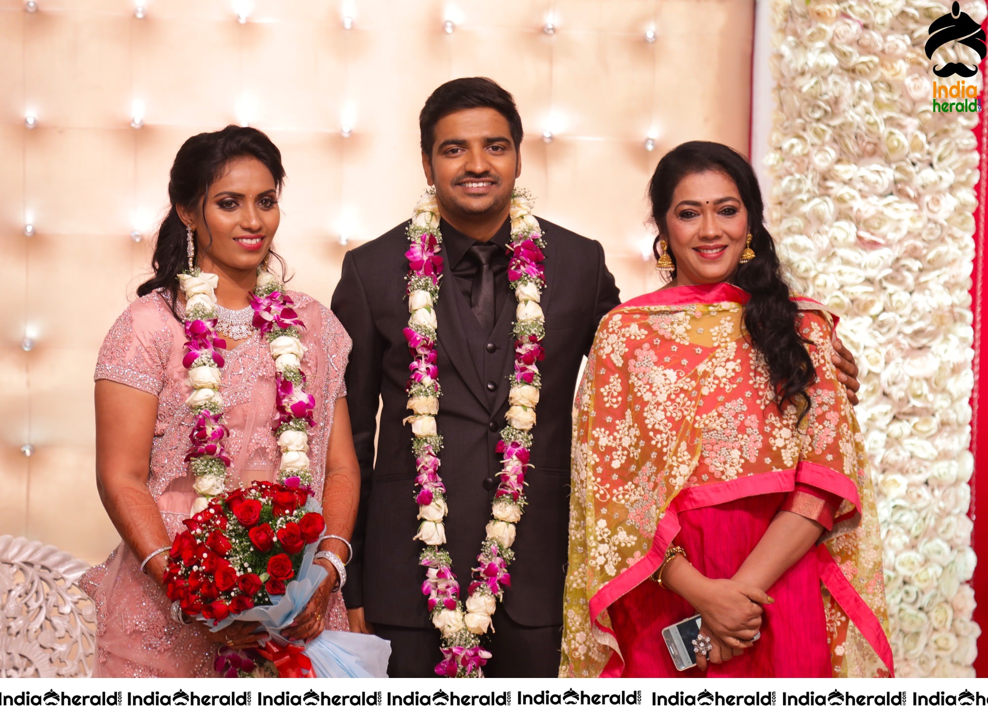 Famous Comedy Actor Sathish and Sindhu Wedding Stills Set 9