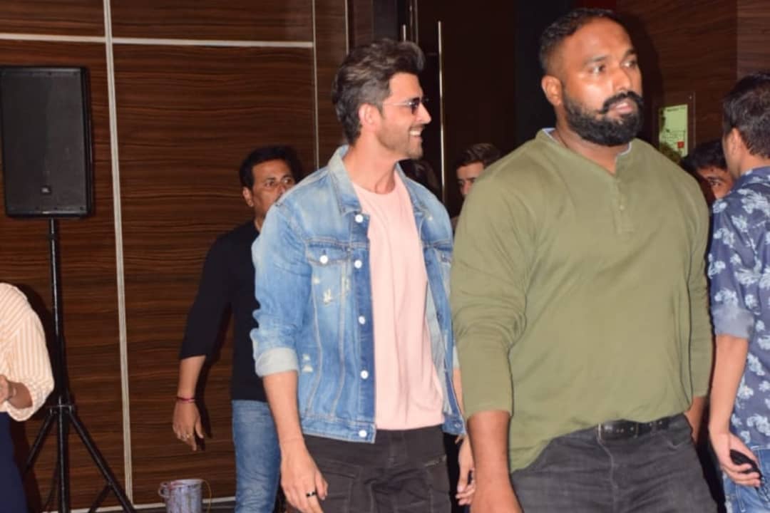 Hrithik Roshan And Mrunal Thakur Promoting Super 30 Movie With Dance School Kids