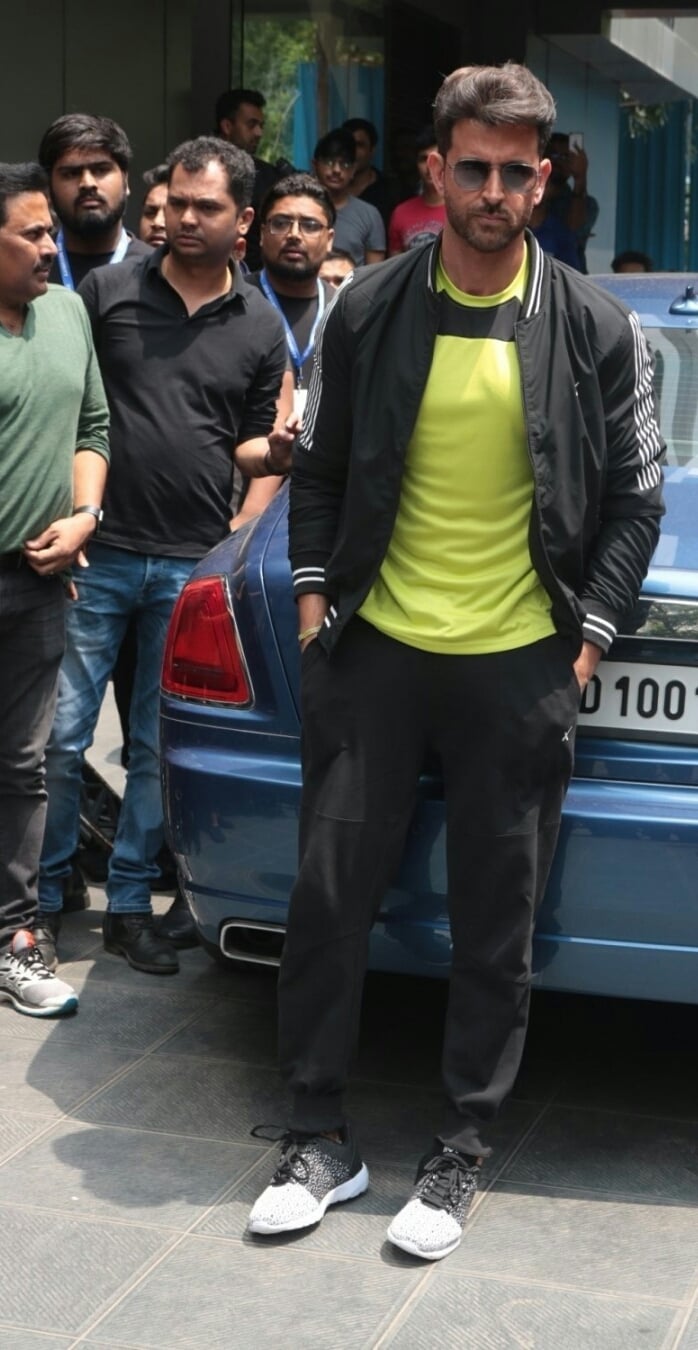Hrithik Roshan Looking Handsome At Juhu