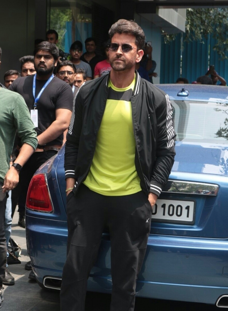 Hrithik Roshan Looking Handsome At Juhu