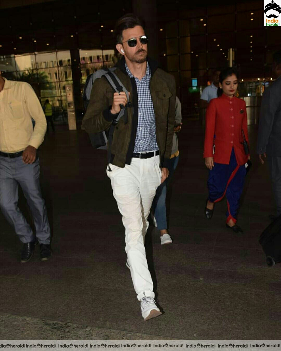 Hrithik Roshan Spotted At Mumbai Airport Stills