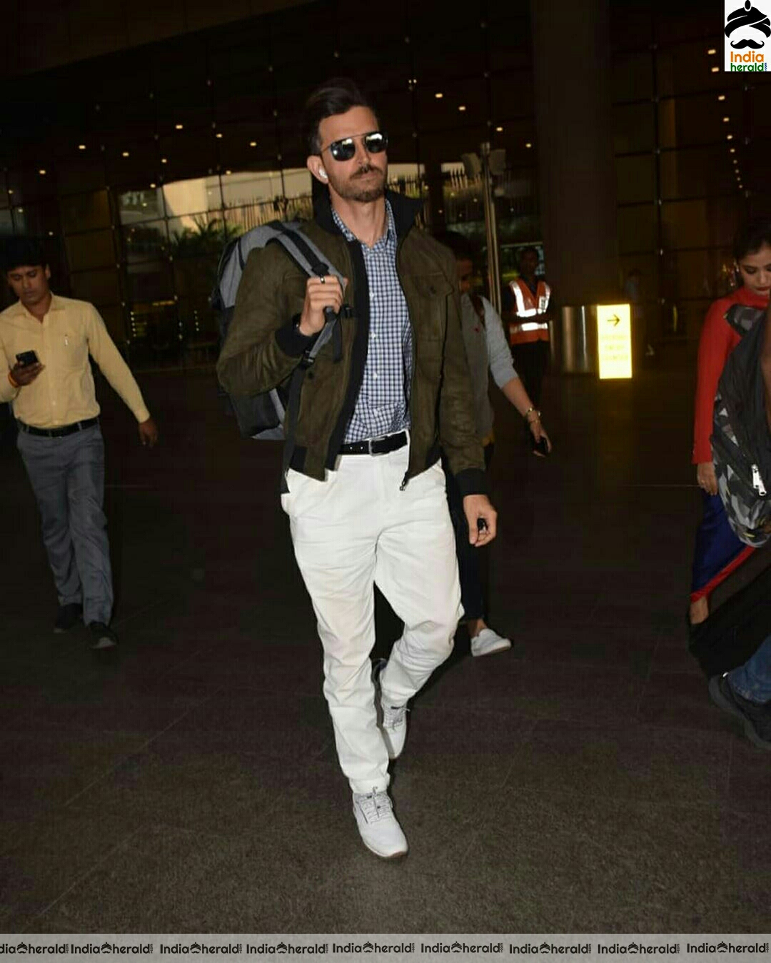 Hrithik Roshan Spotted At Mumbai Airport Stills