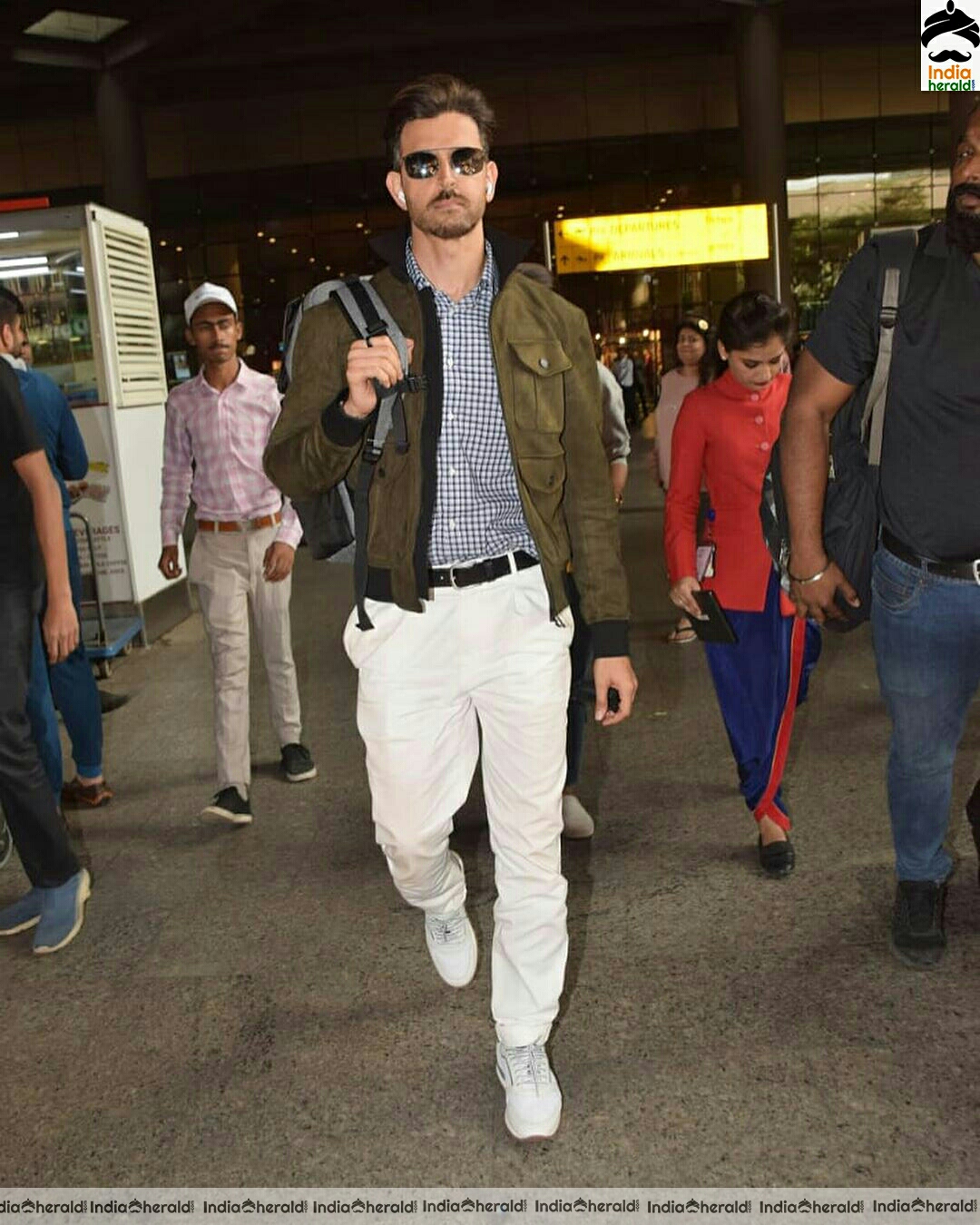 Hrithik Roshan Spotted At Mumbai Airport Stills