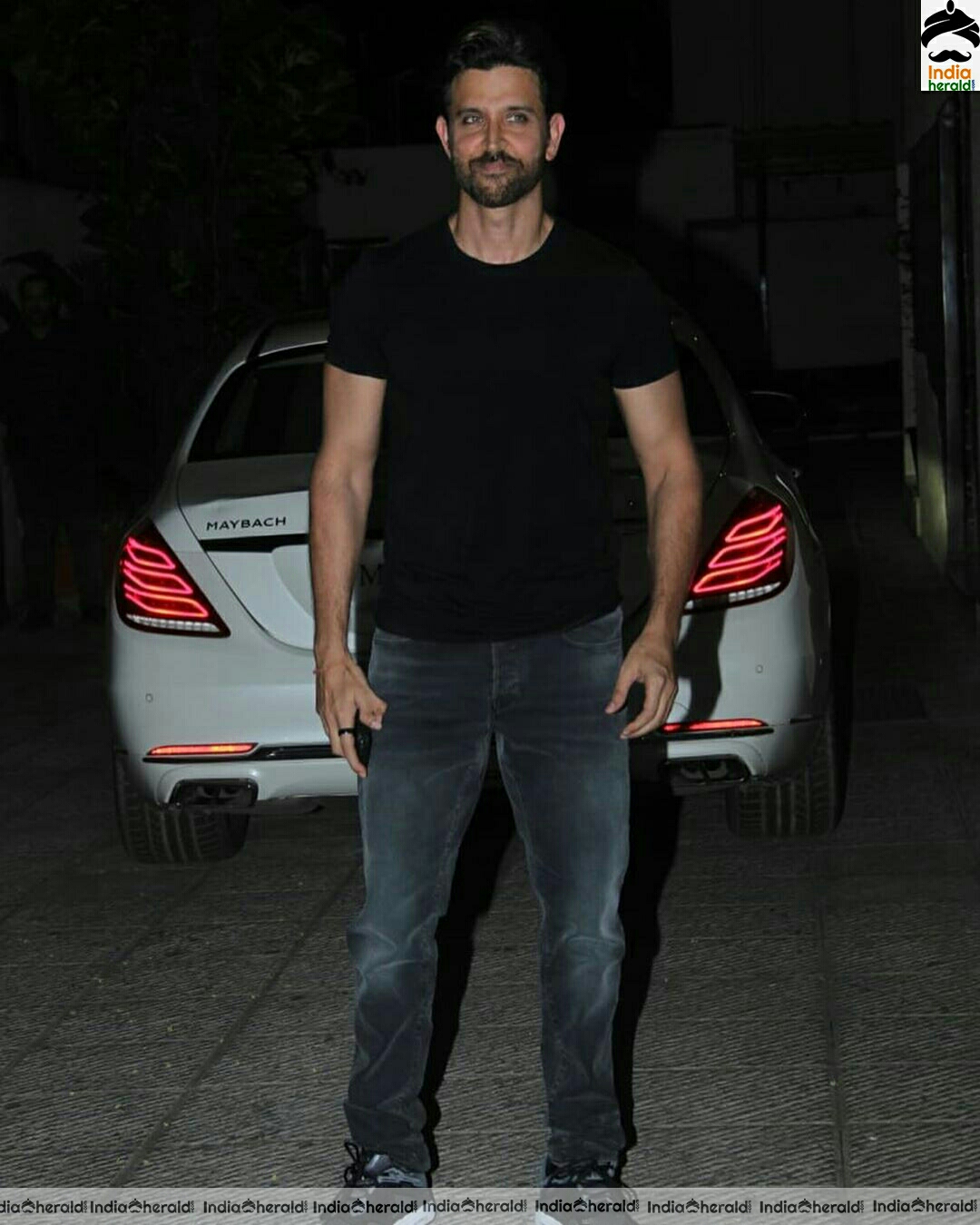 Hrithik Roshan Spotted Outside Juhu