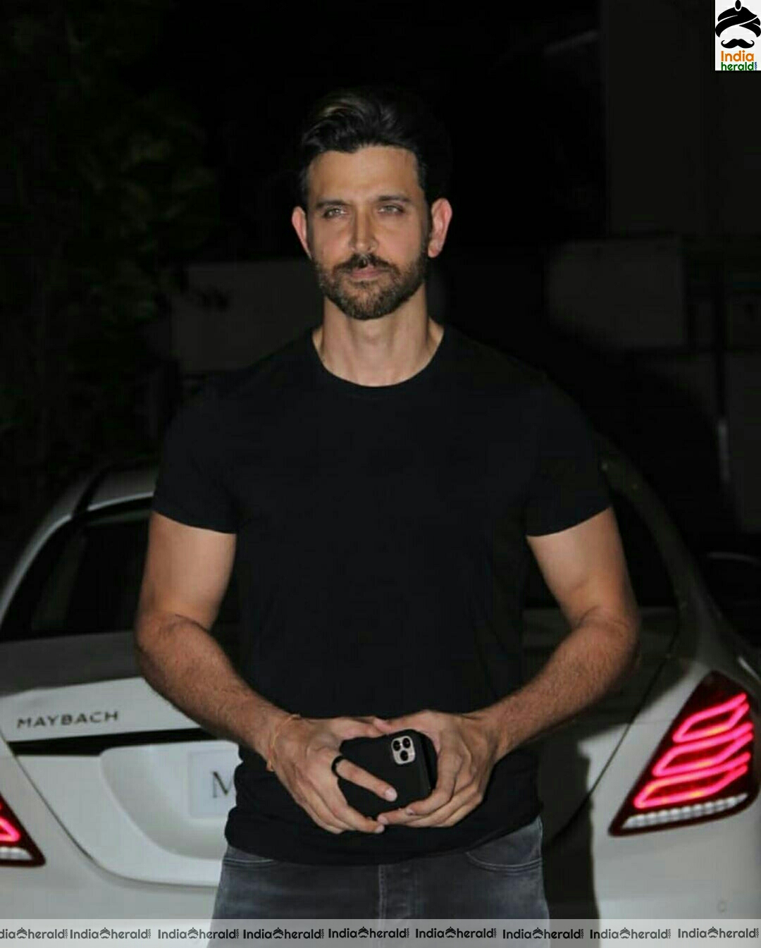 Hrithik Roshan Spotted Outside Juhu