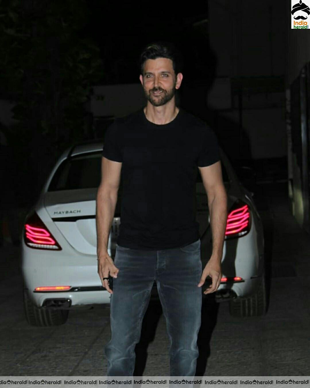 Hrithik Roshan Spotted Outside Juhu