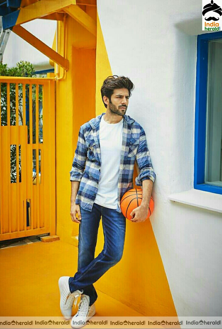 Karti Kaaryan Latest Stills