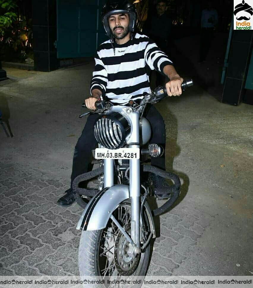 Kartik Aaryan and Dinesh Vijayan Spotted At Khar