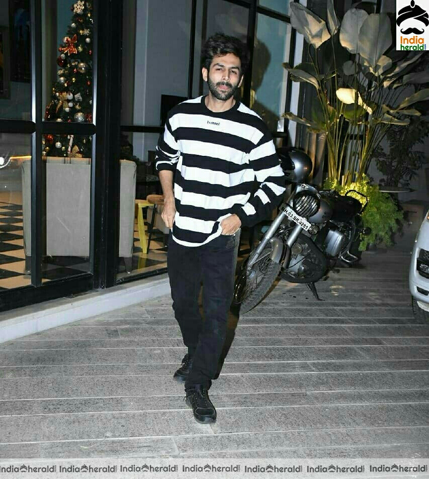 Kartik Aaryan and Dinesh Vijayan Spotted At Khar