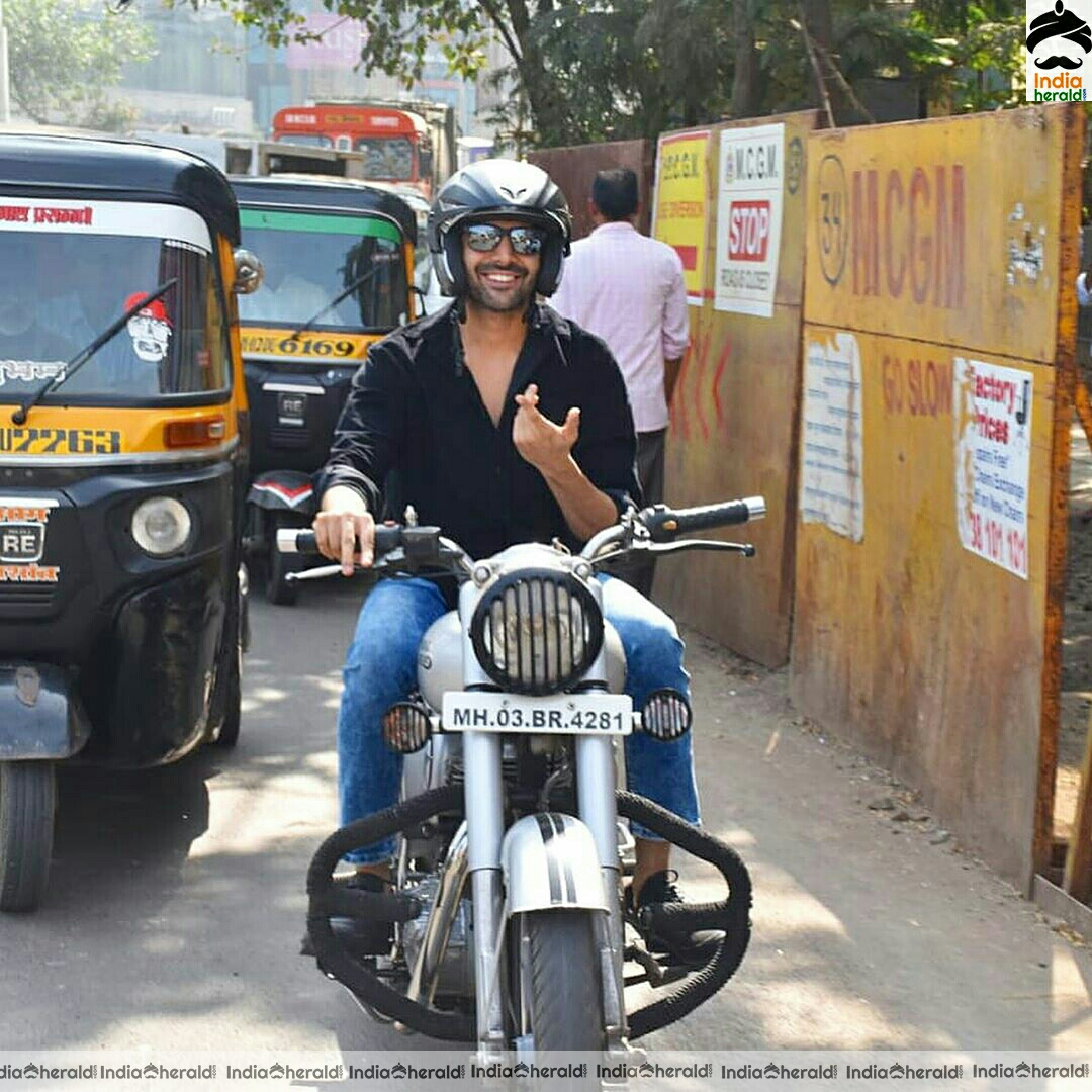 Kartik Aaryan ridding bike in street of mumbai