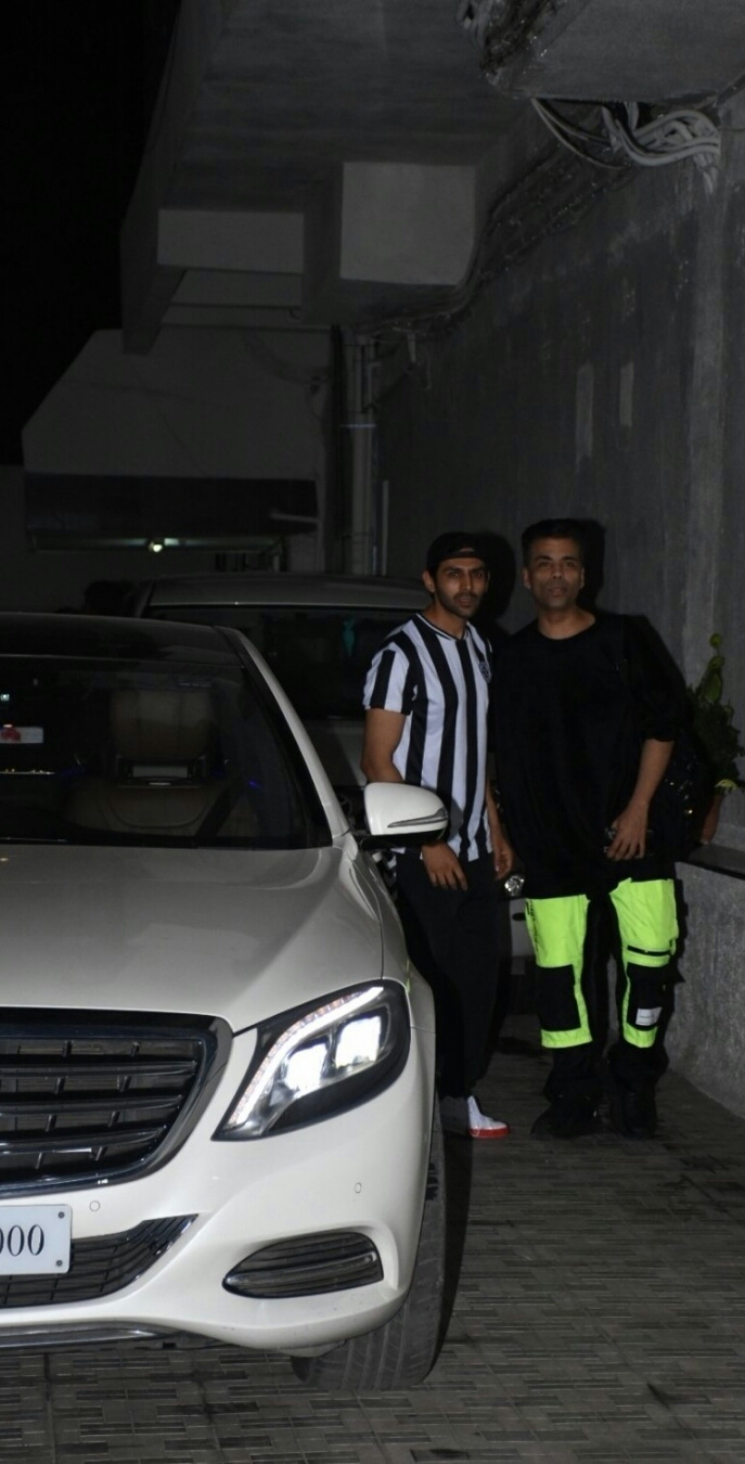 Kartik Aryan Seen At Bandra