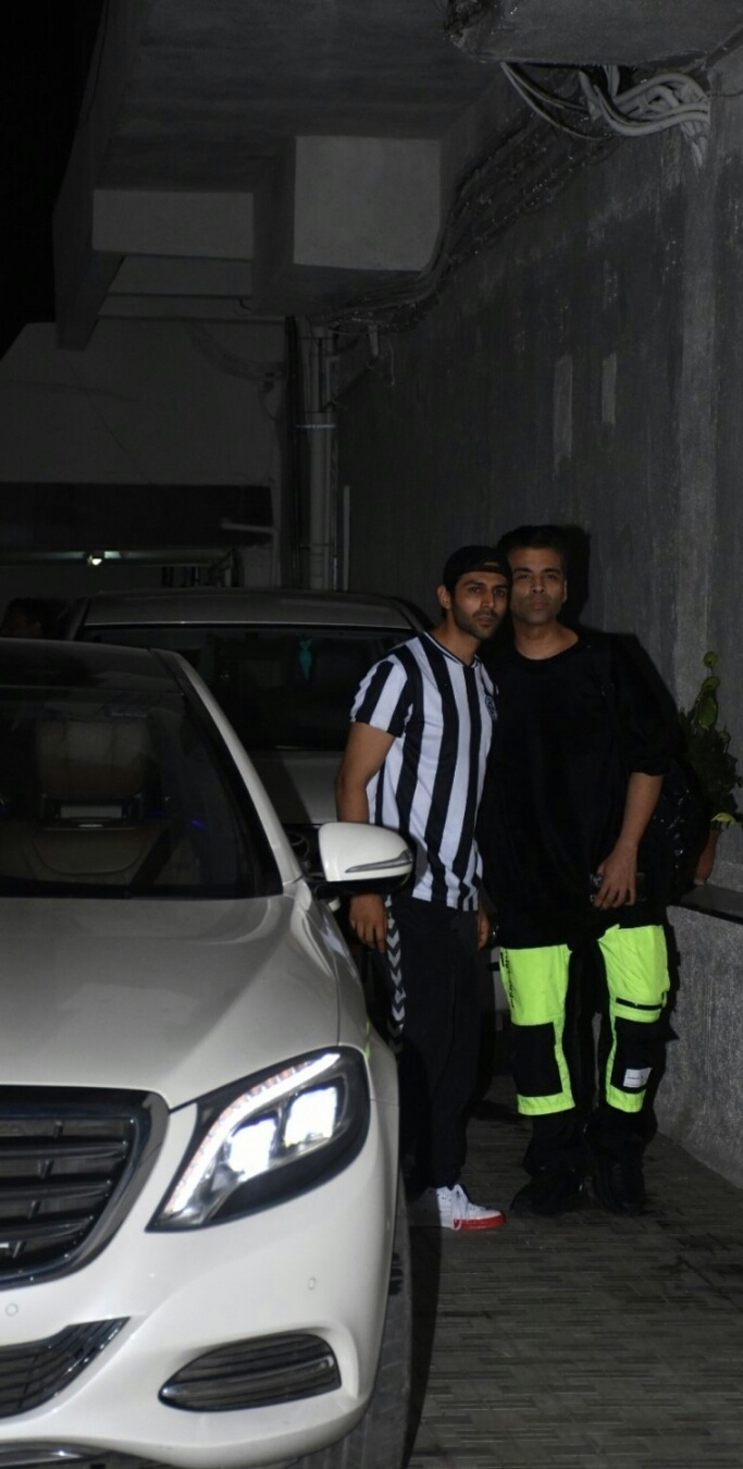 Kartik Aryan Seen At Bandra