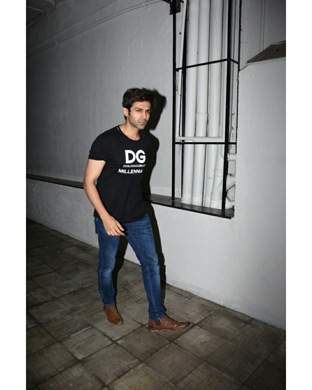 Kartik Aryan Seen Outside Dharma Production Office