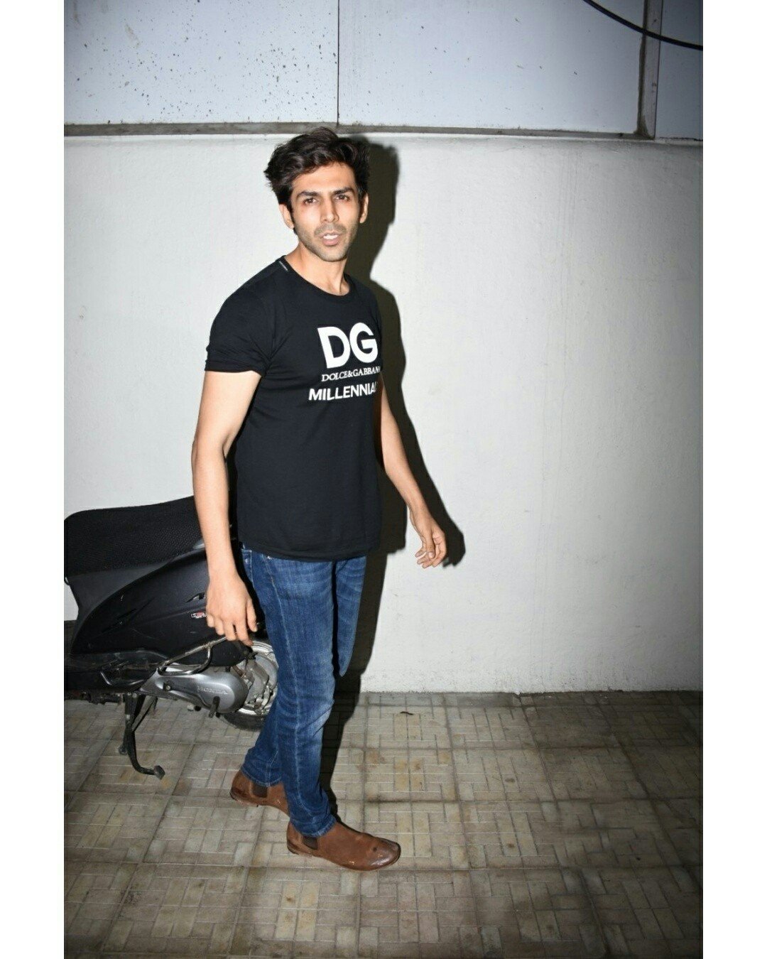 Kartik Aryan Seen Outside Dharma Production Office