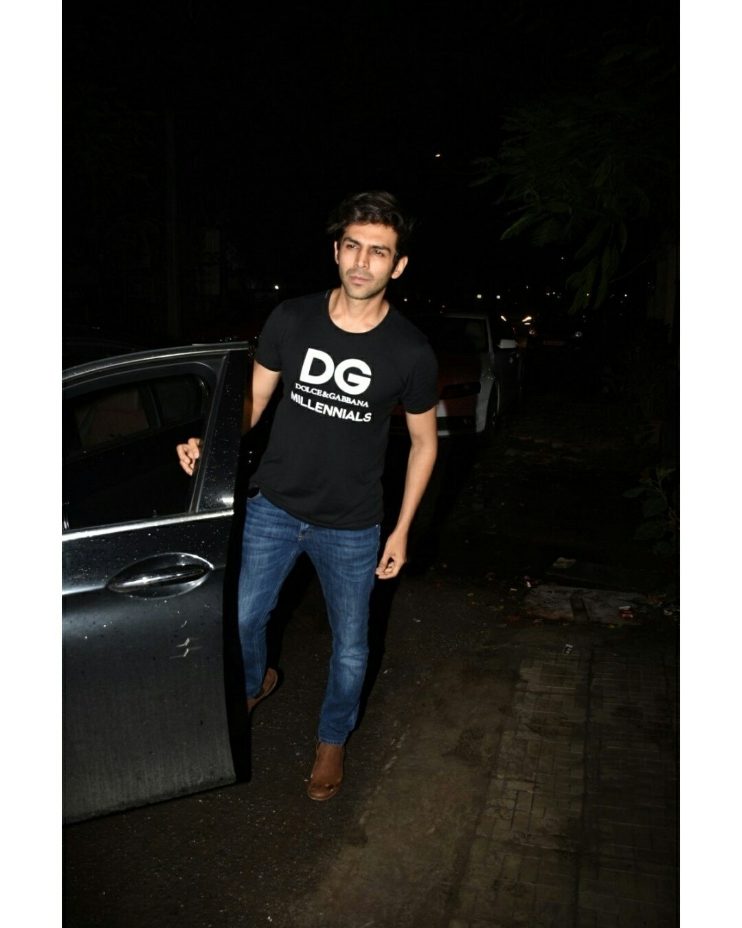 Kartik Aryan Seen Outside Dharma Production Office