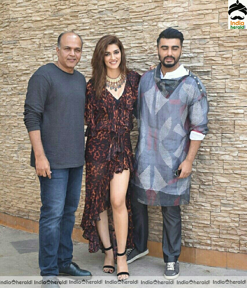 Kriti Sanon And Arjun Kapoor Spotted Promoting The Film Panipat