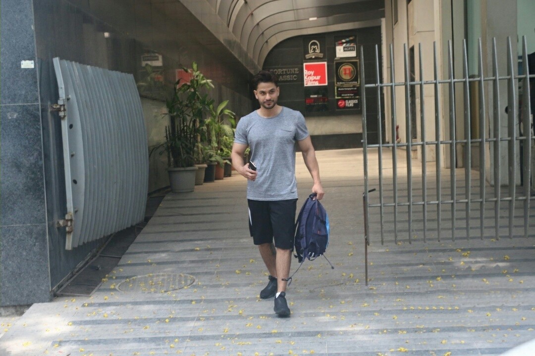 Kunal Khemu Seen Outside A Gym