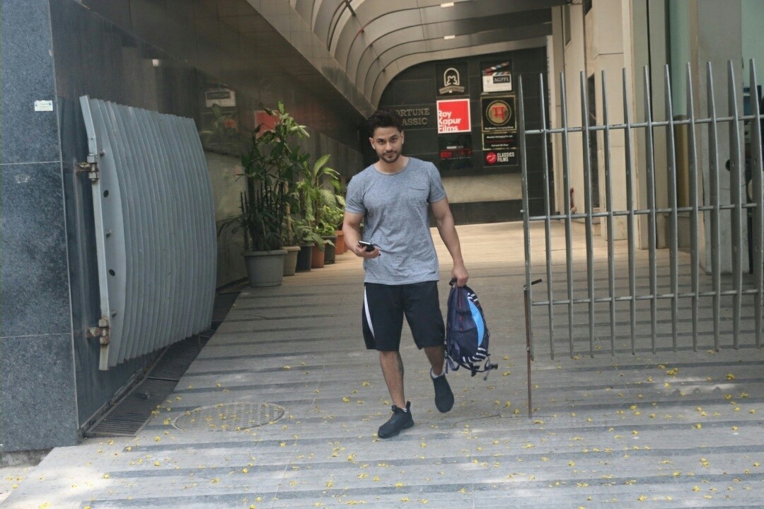 Kunal Khemu Seen Outside A Gym