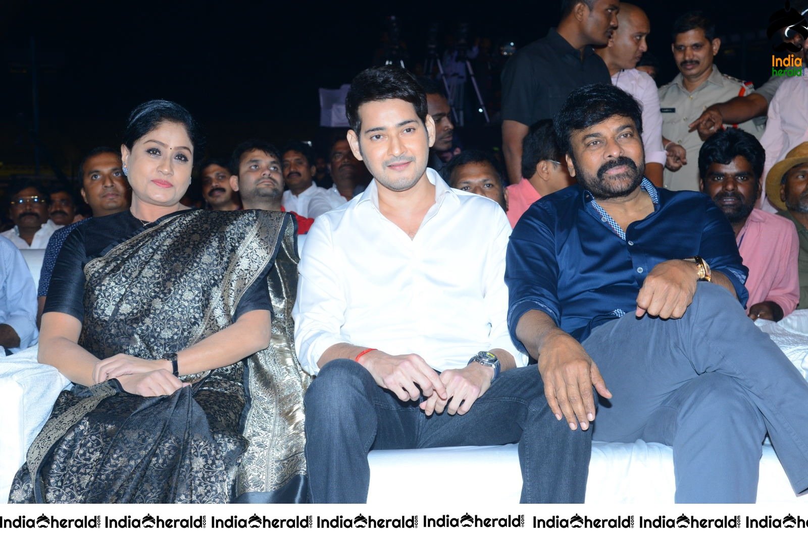 Mahesh Babu with Chiranjeevi and Vijay Shanthi together at Sarileru Neekevvaru event