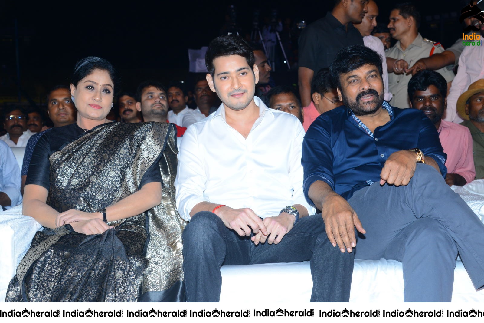 Mahesh Babu with Chiranjeevi and Vijay Shanthi together at Sarileru Neekevvaru event