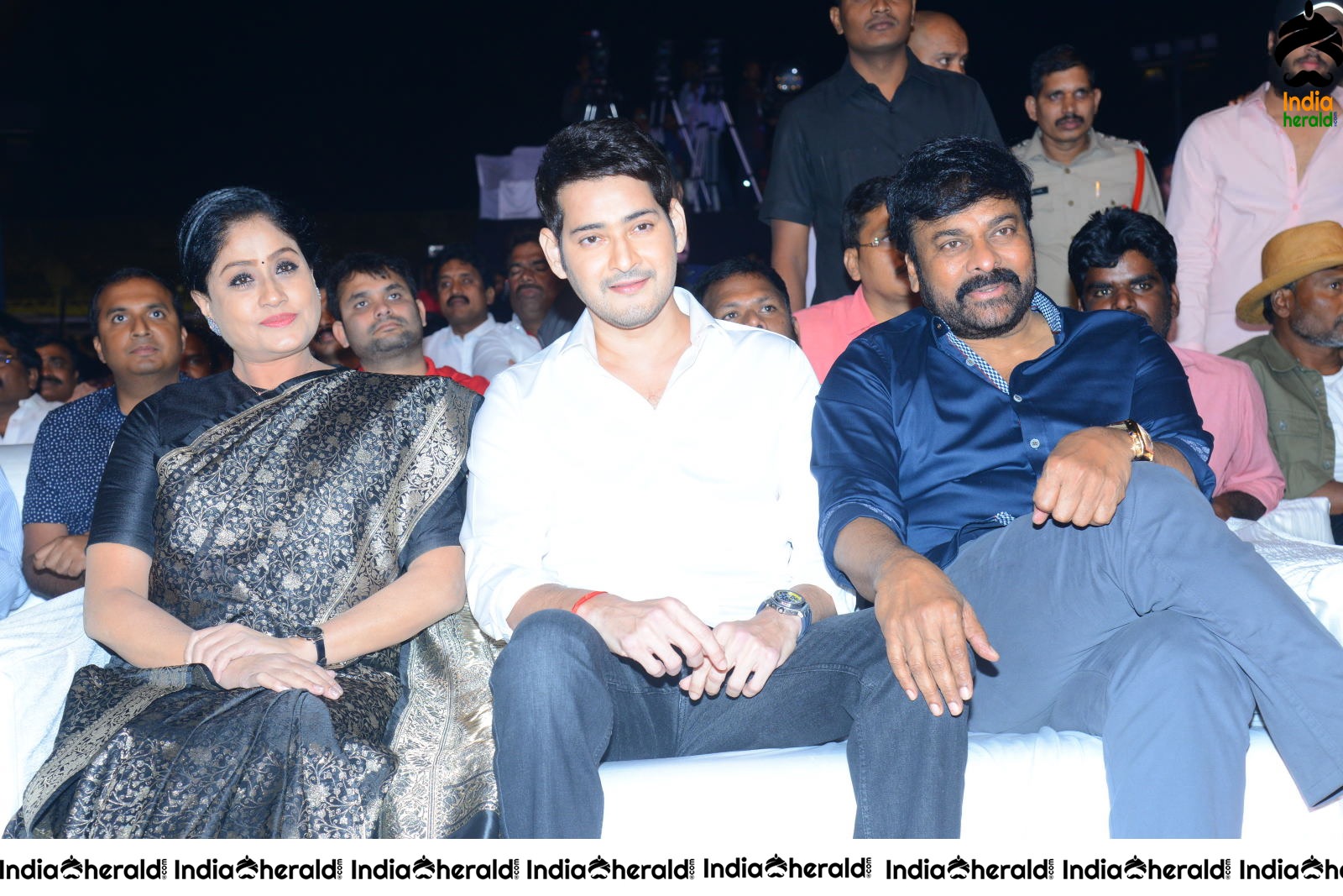 Mahesh Babu with Chiranjeevi and Vijay Shanthi together at Sarileru Neekevvaru event