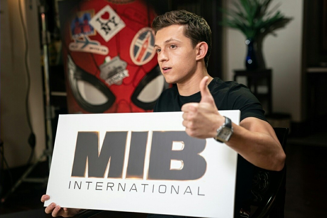 MIB International Agent H Meets Peter Parker aka Spiderman For A Hilarious Super Hero Interview