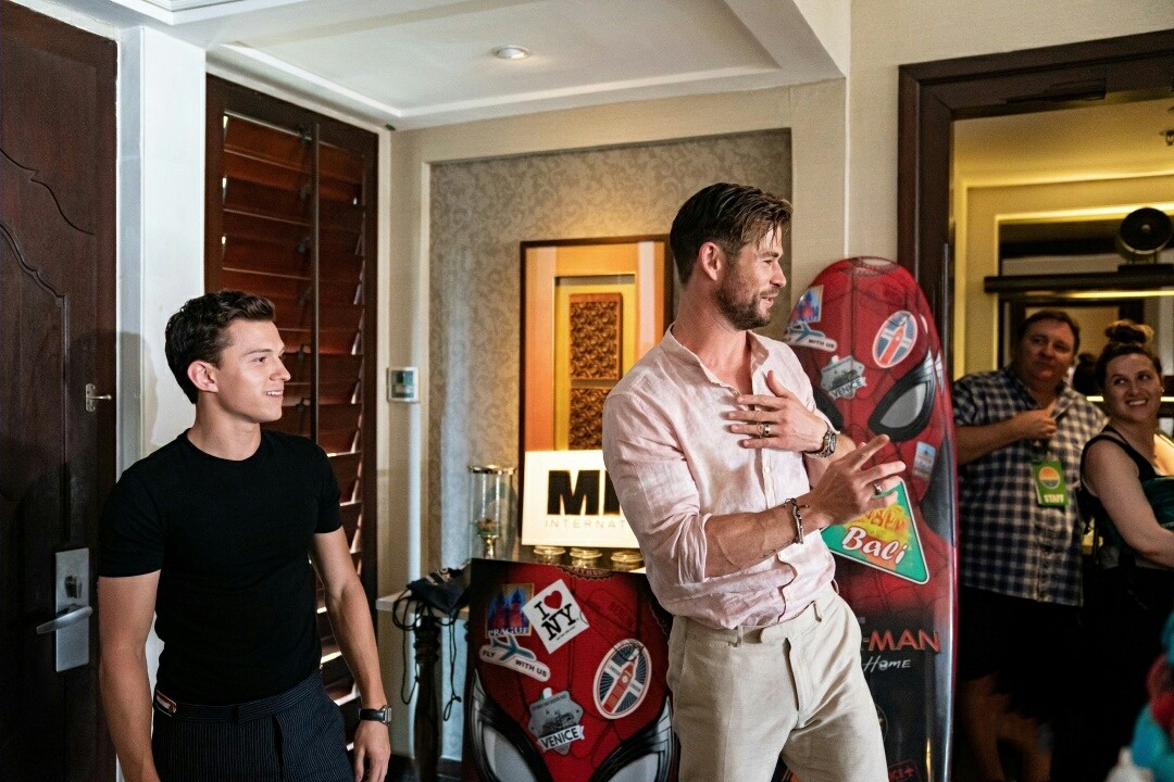 MIB International Agent H Meets Peter Parker aka Spiderman For A Hilarious Super Hero Interview