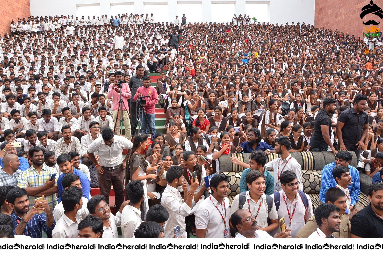 Nani Promoting Gang Leader Movie At VVIT College Set 4