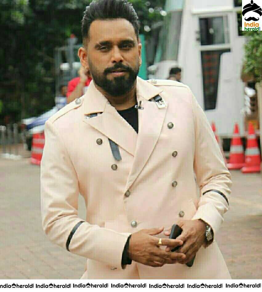 Raftaar Basco Martis On The Set Of Dance India Dance Season 7