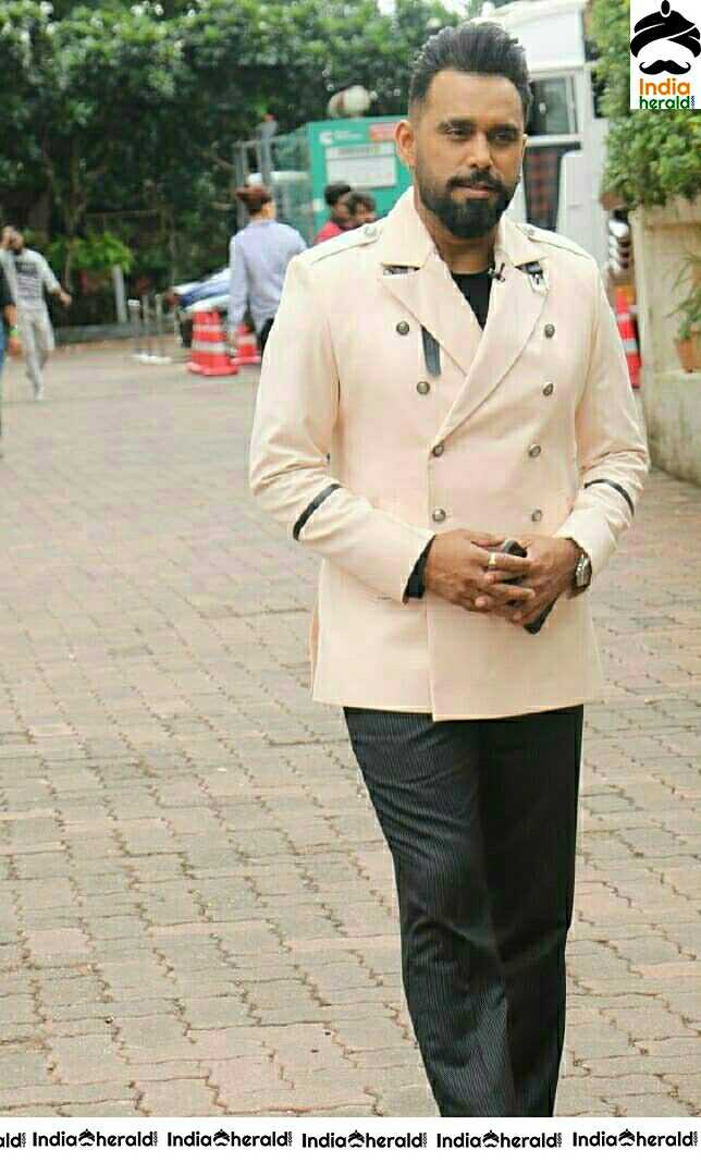 Raftaar Basco Martis On The Set Of Dance India Dance Season 7