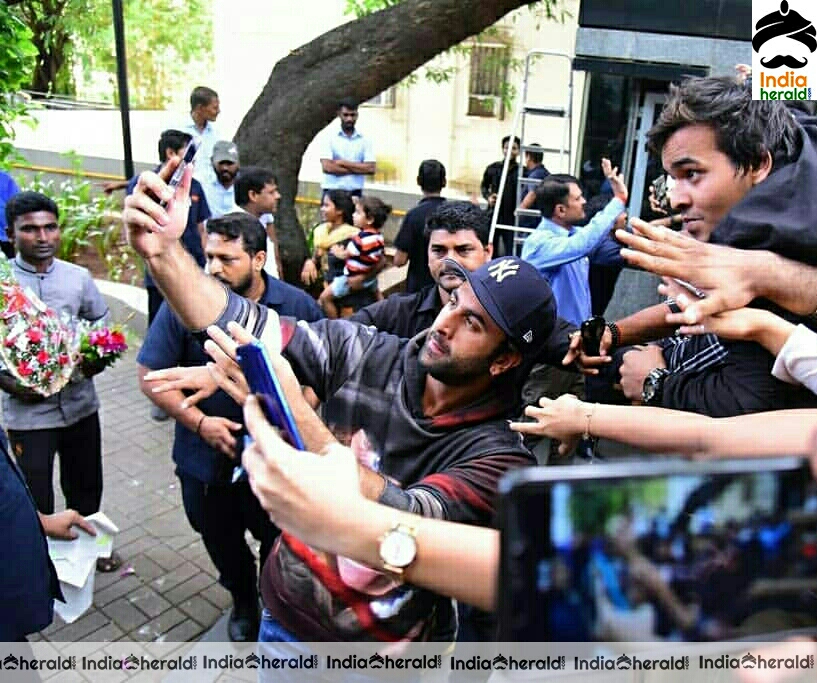 Ranbir Kapoor Celebrates His Birthday With Fans