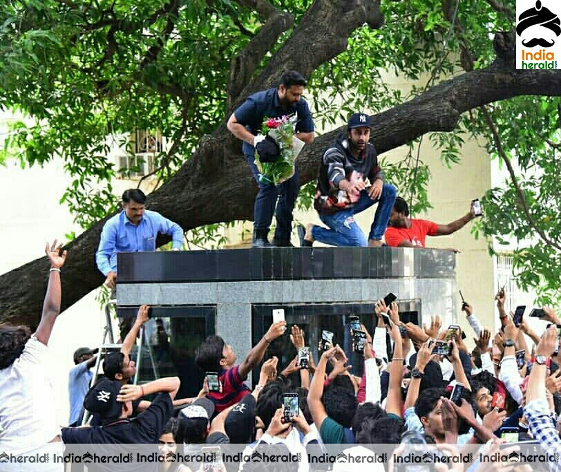 Ranbir Kapoor Celebrates His Birthday With Fans